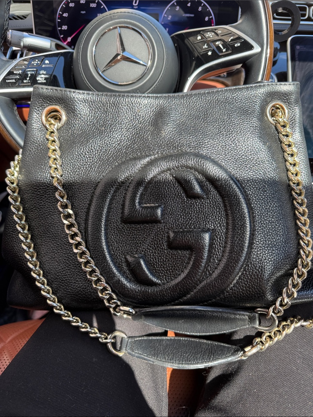 GUCCI  Black Pebbled Leather Shoulder Bag with Gold-Tone Chain